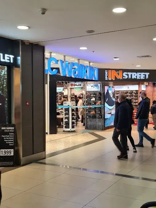 LC WAIKIKI Olivium Outlet Center AVM Zeytinburnu — Erkek Giyim, Zeytinburnu · fotoğraf 3