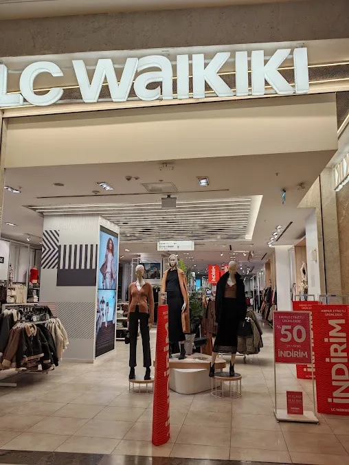 LC Waikiki Emaar Square Mall Üsküdar