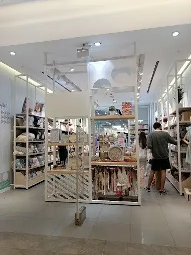 LC Waikiki Emaar Square Mall Üsküdar — Ayakkabı ve Çanta, Üsküdar · fotoğraf 2