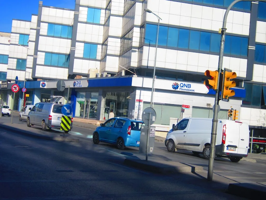QNB Bayrampaşa Şubesi — Bankalar, Bayrampaşa · fotoğraf 1