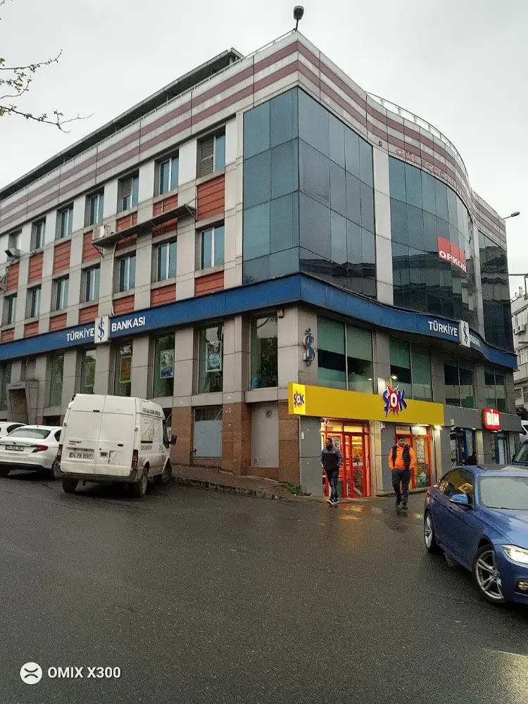 Türkiye İş Bankası Terazidere/İstanbul Şubesi — Bankalar, Bayrampaşa · fotoğraf 2