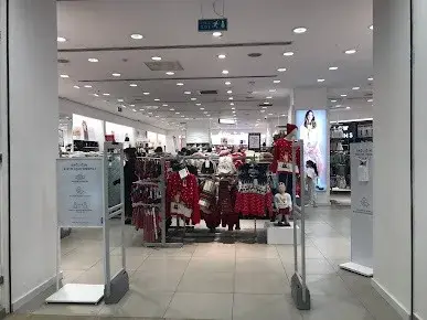 LC WAIKIKI Airport Outlet Center AVM Bakırköy — Erkek Giyim, Bakırköy · fotoğraf 4