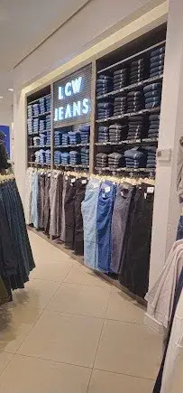 LC WAIKIKI Airport Outlet Center AVM Bakırköy — Erkek Giyim, Bakırköy · fotoğraf 2