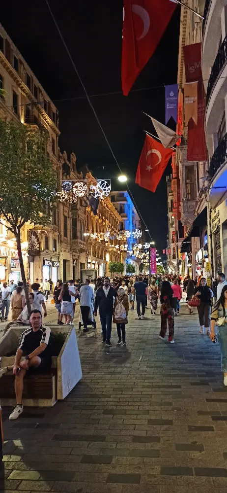 Türkiye İş Bankası Galatasaray-Beyoğlu/İstanbul Şubesi — Bankalar, Beyoğlu · fotoğraf 3