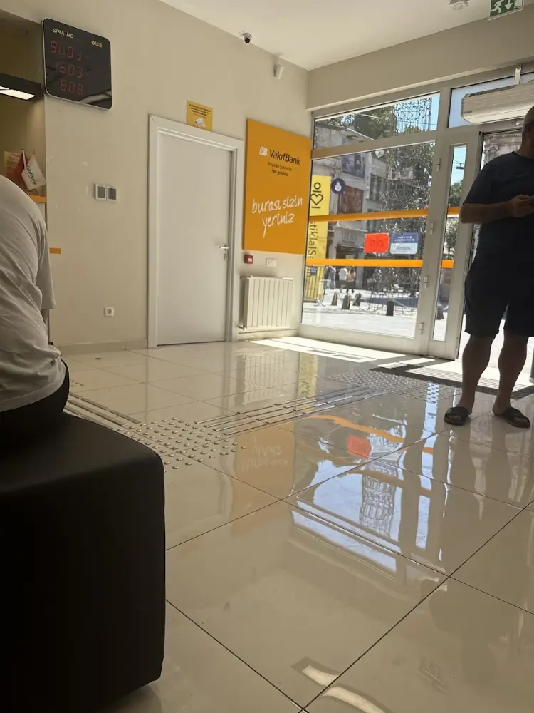 VakıfBank Beyoğlu Şubesi — Bankalar, Beyoğlu · fotoğraf 4
