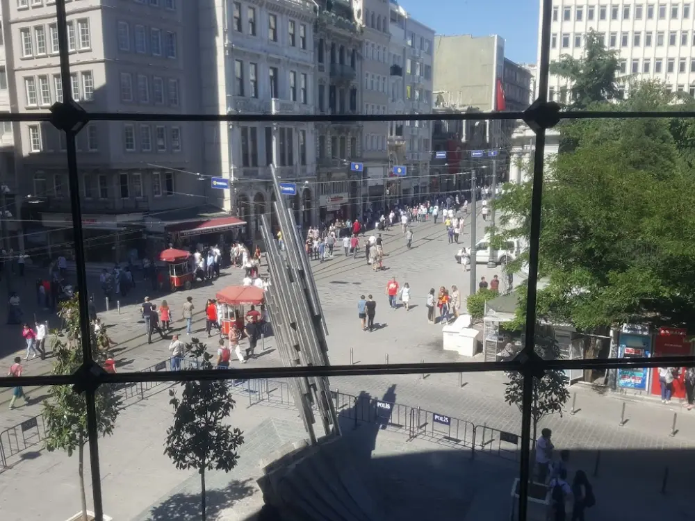 Yapı Kredi - Beyoğlu Özel Bankacılık Merkezİ Şubesi — Bankalar, Beyoğlu · fotoğraf 2