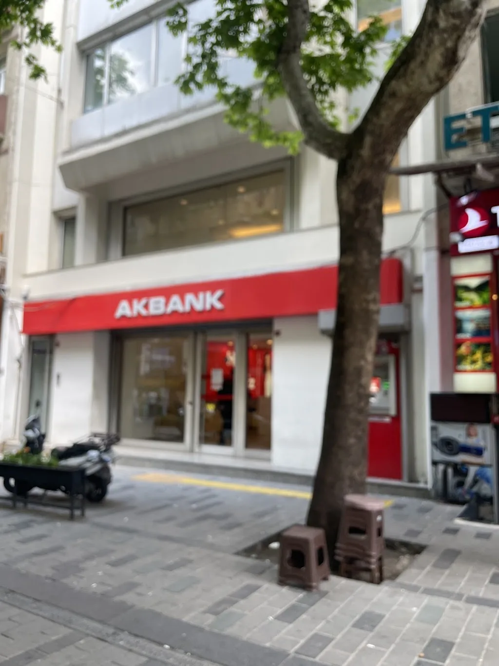 Akbank Taksim/İst. Şubesi — Bankalar, Beyoğlu · fotoğraf 1