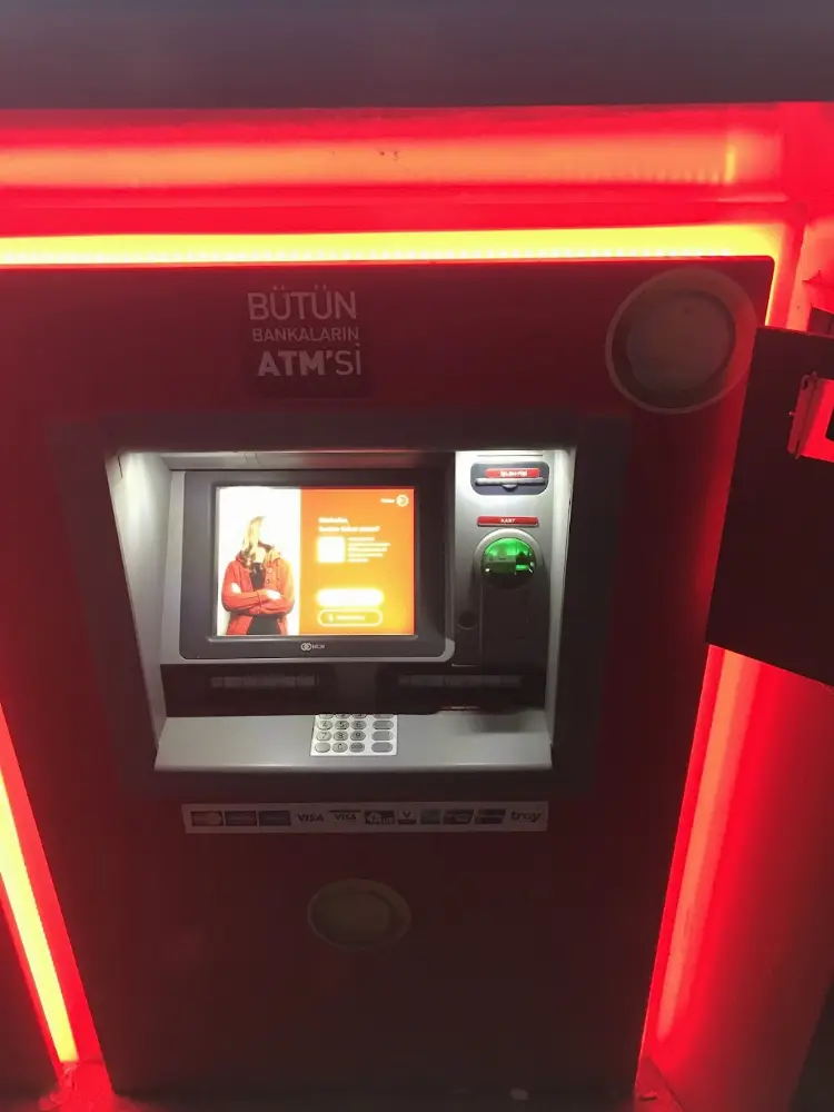 Akbank Taksim/İst. Şubesi — Bankalar, Beyoğlu · fotoğraf 3