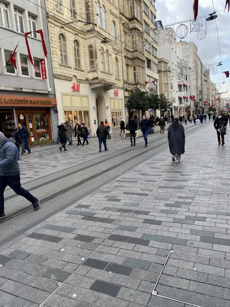 Kuveyt Türk Taksim Şubesi — Bankalar, Beyoğlu · fotoğraf 3