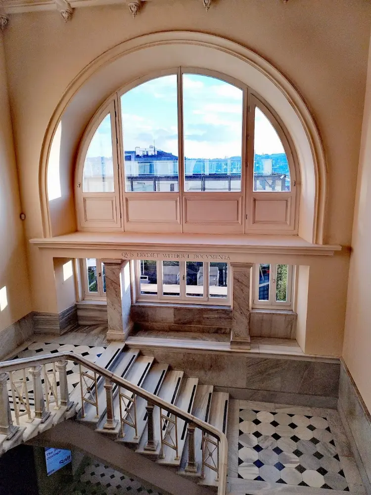 Merkez Bankası-istanbul Şubesi — Bankalar, Beyoğlu · fotoğraf 3