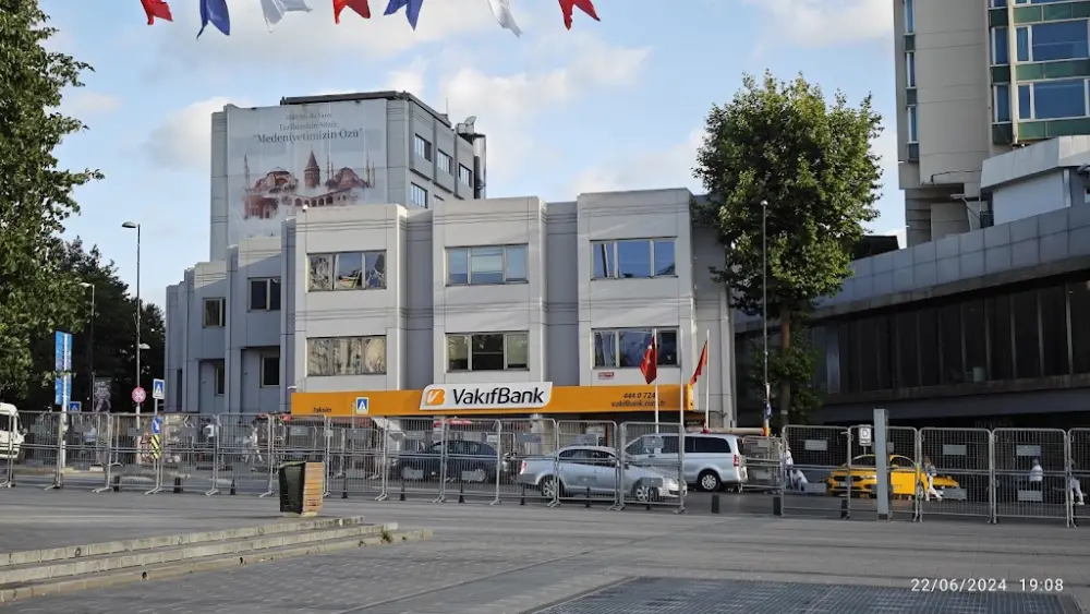 VakıfBank Taksim Şubesi — Bankalar, Beyoğlu · fotoğraf 2