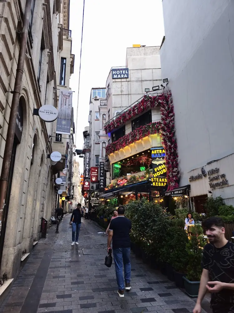 Albaraka Türk Taksim Şubesi — Bankalar, Beyoğlu · fotoğraf 2