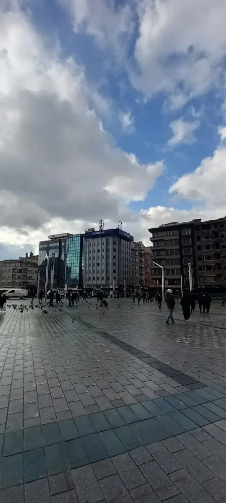 Garanti BBVA Cumhuriyet Cad. Taksim Şubesi — Bankalar, Beyoğlu · fotoğraf 3