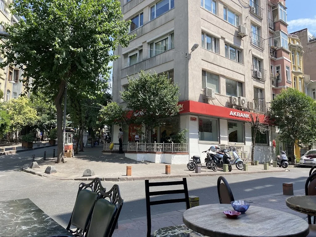 Akbank Cihangir/İst. Şubesi — Bankalar, Beyoğlu · fotoğraf 1