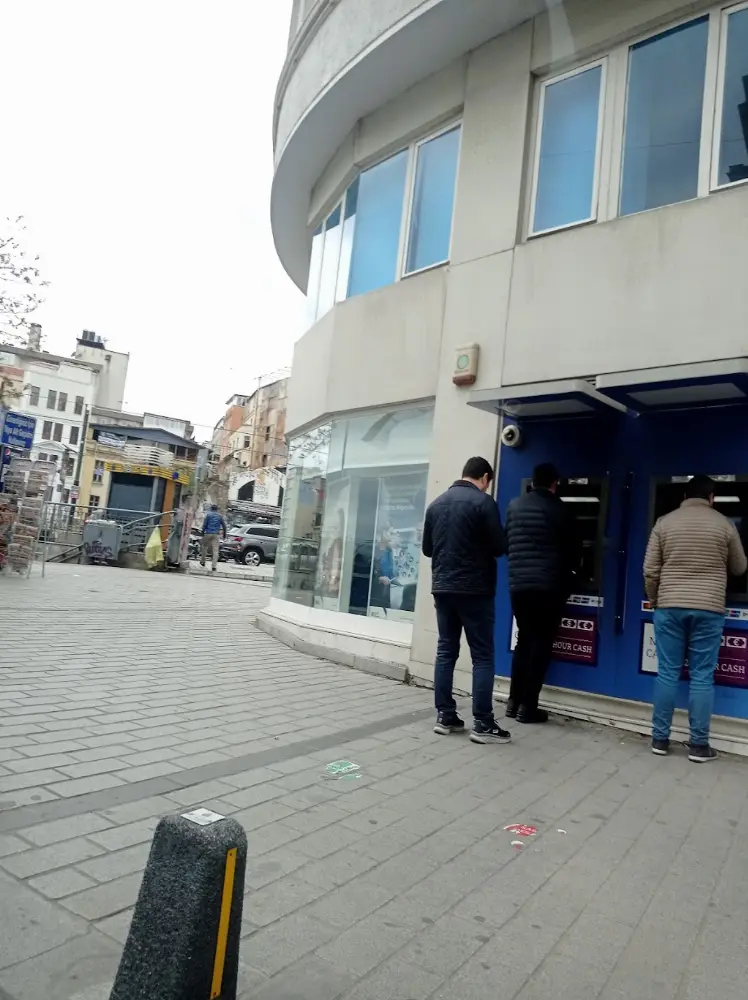 Yapı Kredi Bankası - Karaköy Rıhtım Şubesi — Bankalar, Beyoğlu · fotoğraf 3