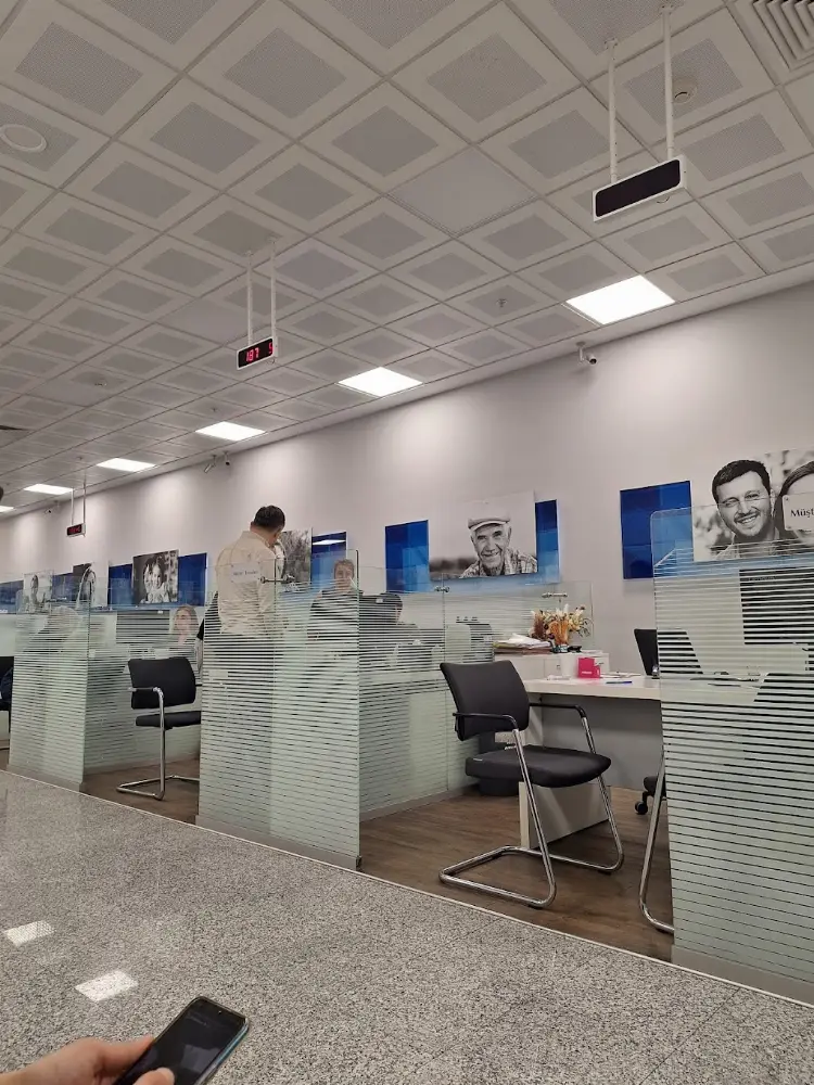 Türkiye İş Bankası Esenler/İstanbul Şubesi — Bankalar, Esenler · fotoğraf 4