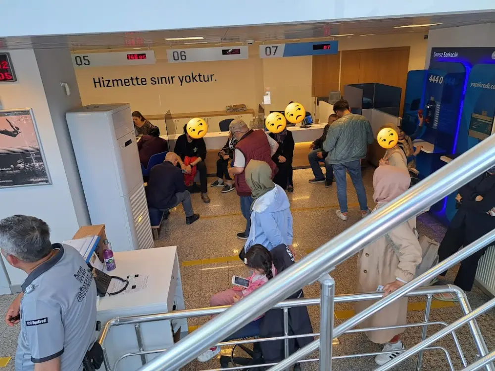 Yapı Kredi - Esenler Şubesi — Bankalar, Esenler · fotoğraf 2