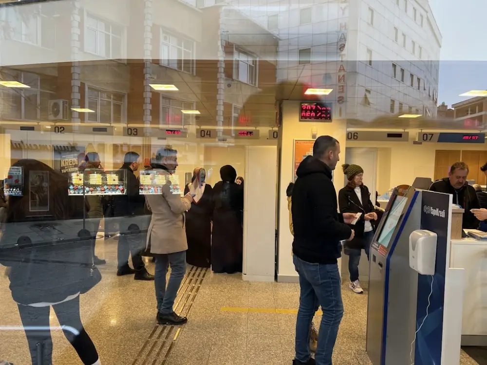Yapı Kredi - Esenler Şubesi — Bankalar, Esenler · fotoğraf 3