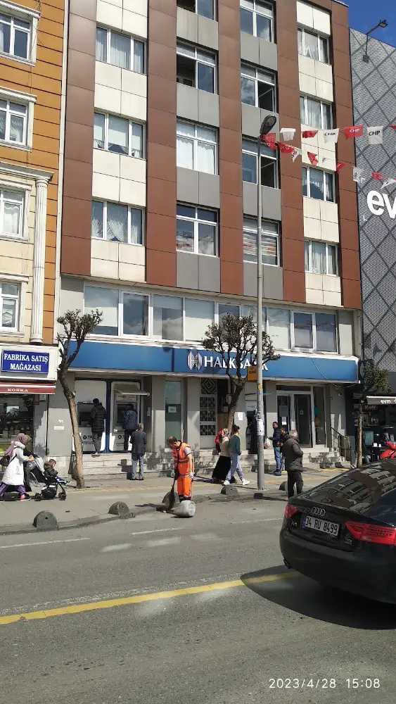 Halkbank Esenler Şubesi — Bankalar, Esenler · fotoğraf 3