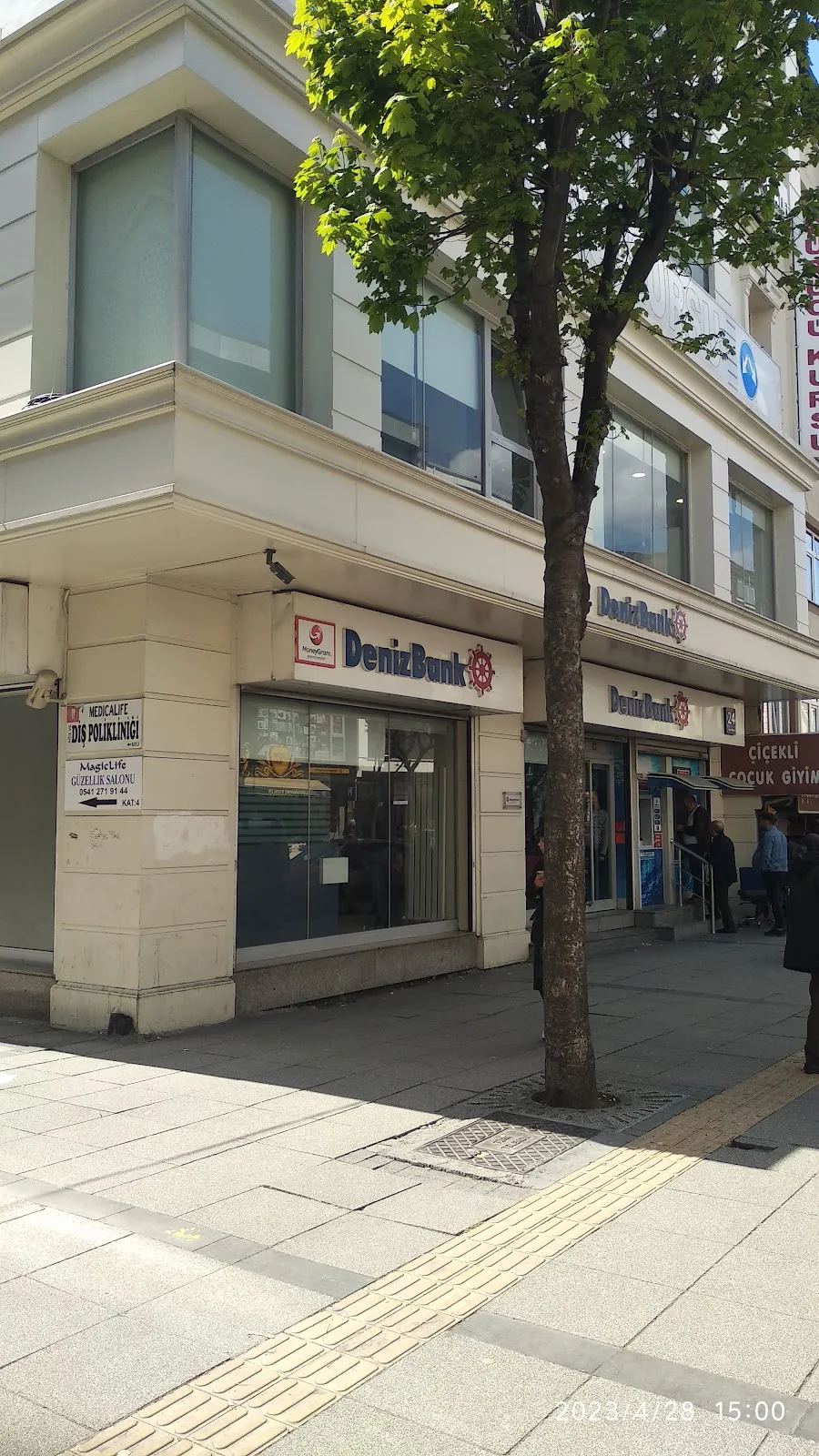 DenizBank Esenler Şubesi — Bankalar, Esenler · fotoğraf 1