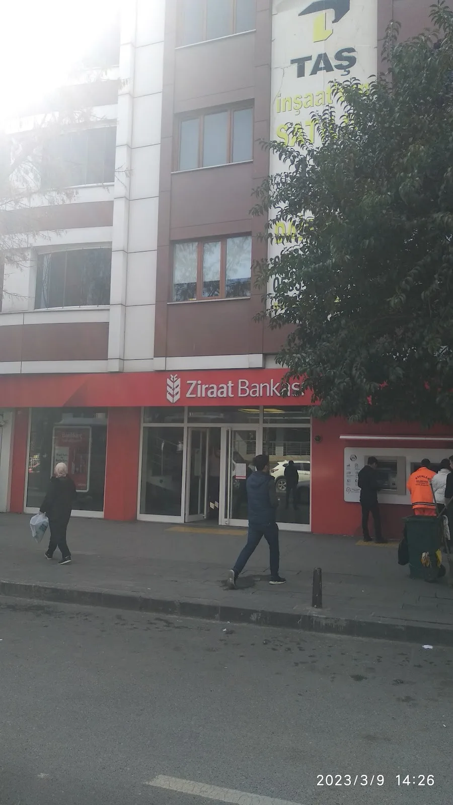 Ziraat Bankası Üçyüzlü/İstanbul Şubesi — Bankalar, Esenler · fotoğraf 1