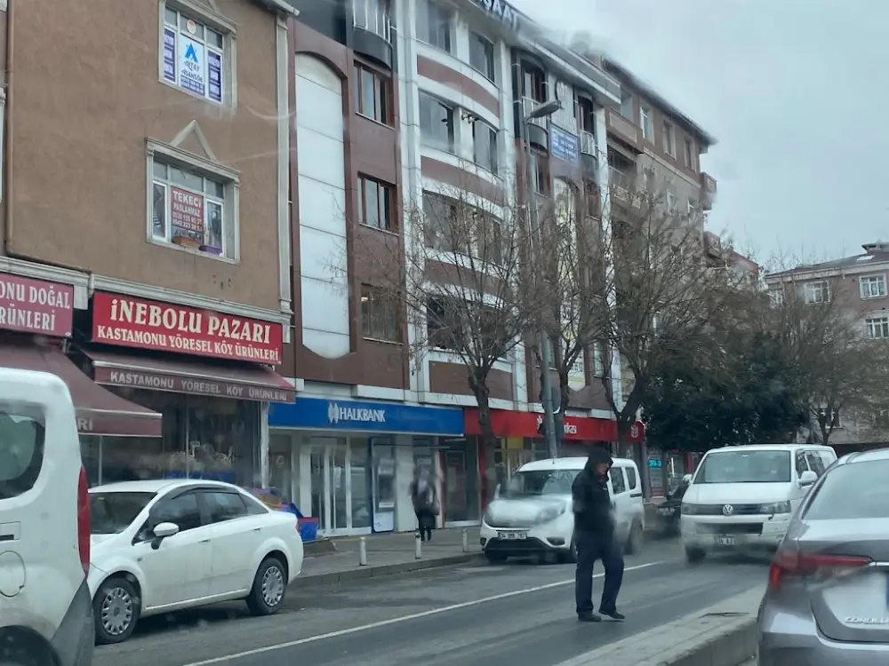 Halkbank Üçyüzlü Şubesi — Bankalar, Esenler · fotoğraf 2