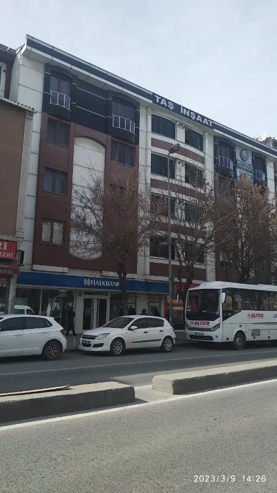 Halkbank Üçyüzlü Şubesi — Bankalar, Esenler · fotoğraf 3