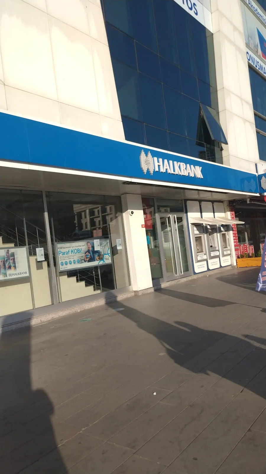Halkbank Esenyurt Şubesi — Bankalar, Esenyurt · fotoğraf 1