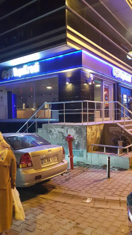 Yapı Kredi - Esenyurt Şubesi — Bankalar, Esenyurt · fotoğraf 3