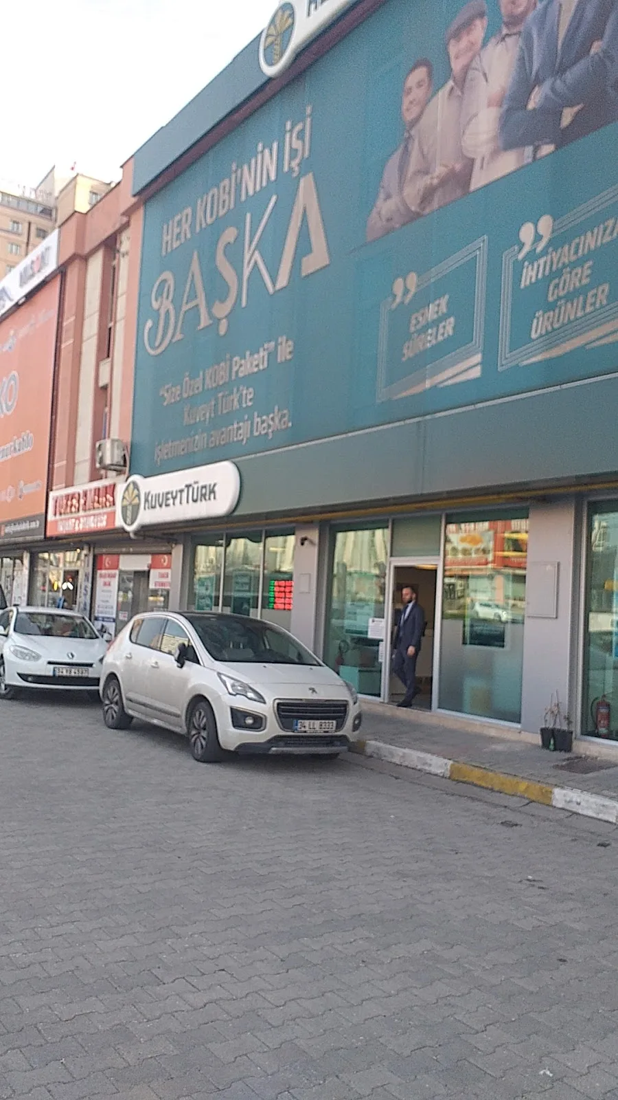 Kuveyt Türk Giyimkent Şubesi — Bankalar, Esenler · fotoğraf 1