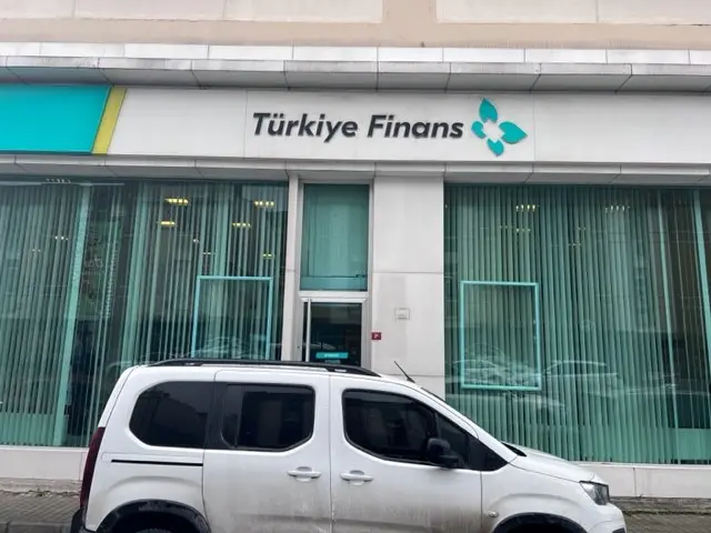 Türkiye Finans Giyimkent Şubesi — Bankalar, Esenler · fotoğraf 3