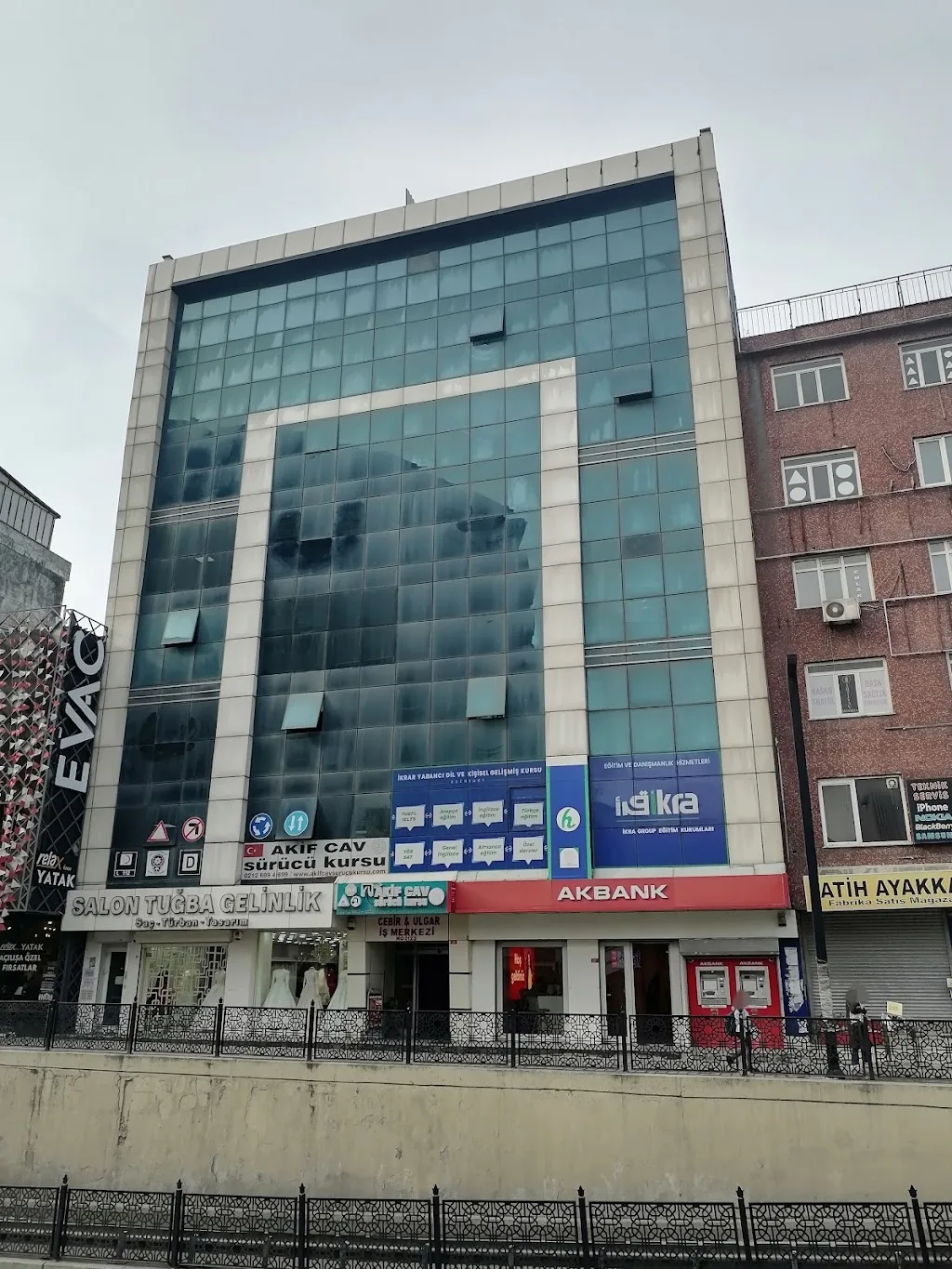 Akbank Esenyurt Çarşı Şubesi — Bankalar, Esenyurt · fotoğraf 1