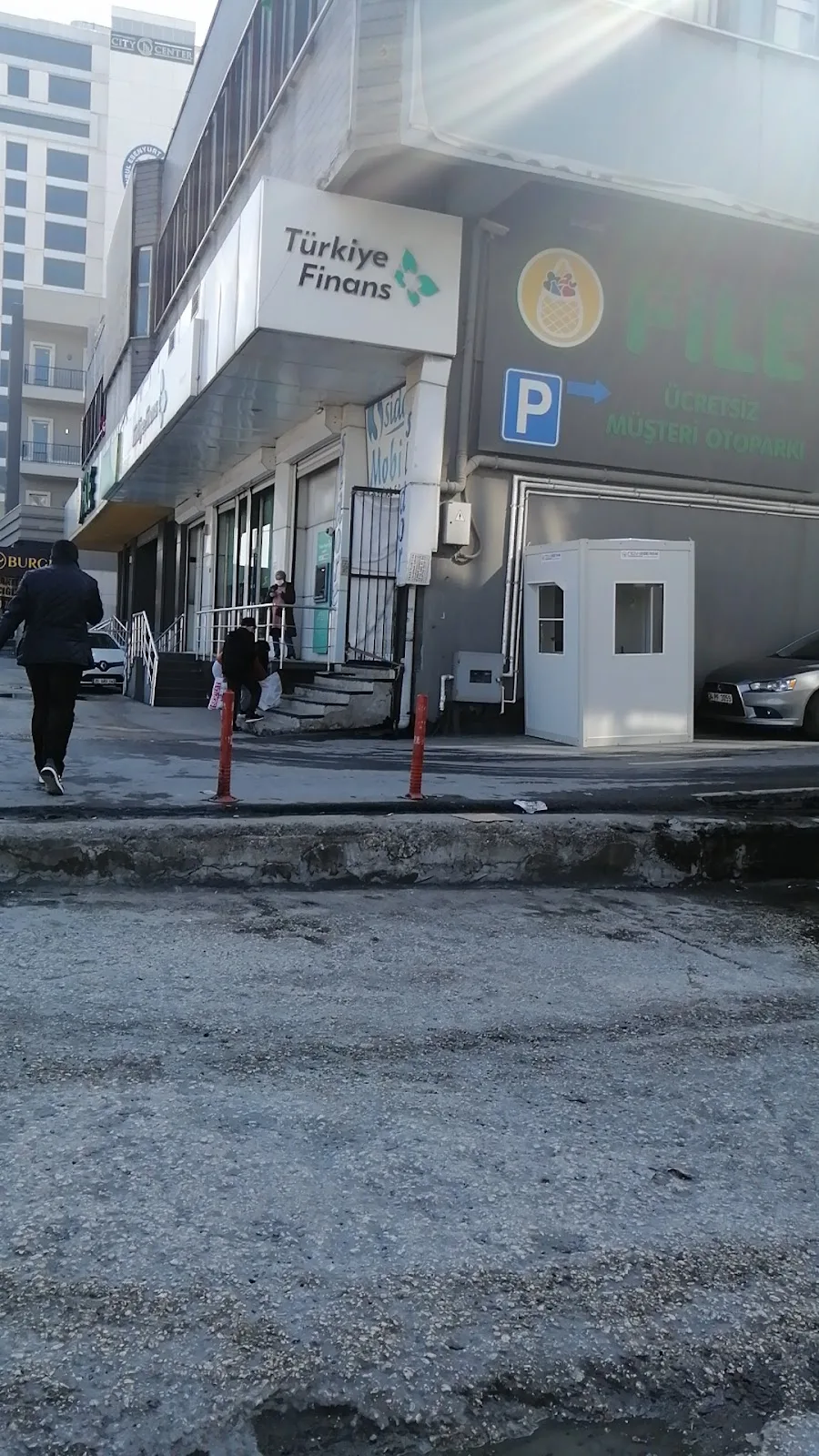 Türkiye Finans Esenyurt Şubesi — Bankalar, Esenyurt · fotoğraf 1