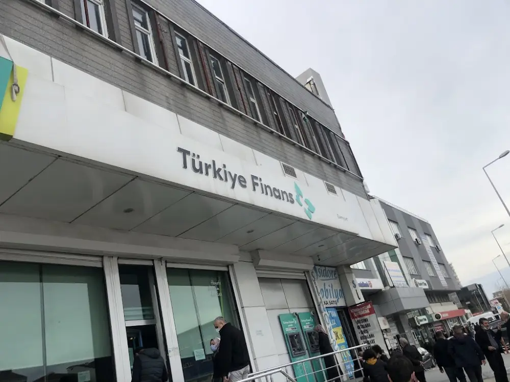 Türkiye Finans Esenyurt Şubesi — Bankalar, Esenyurt · fotoğraf 3