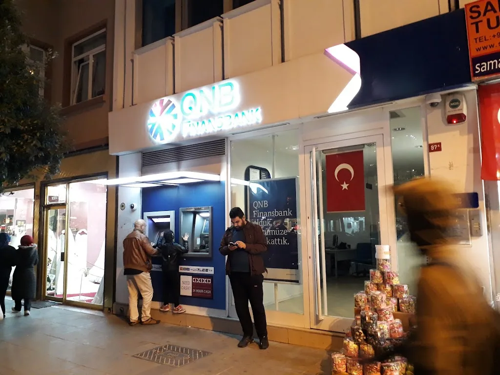 QNB Fatih Şubesi — Bankalar, Fatih · fotoğraf 1