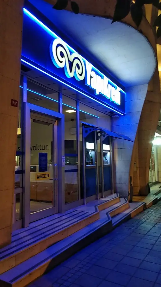 Yapı Kredi - Fatih Akdeniz Caddesi Şubesi — Bankalar, Fatih · fotoğraf 4