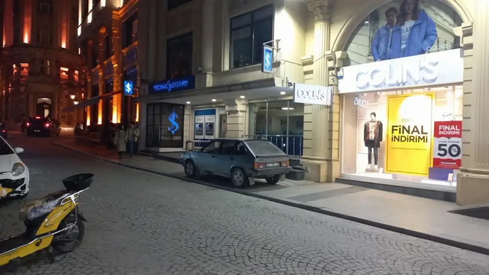 Türkiye İş Bankası Yenicami/İstanbul Şubesi — Bankalar, Fatih · fotoğraf 4