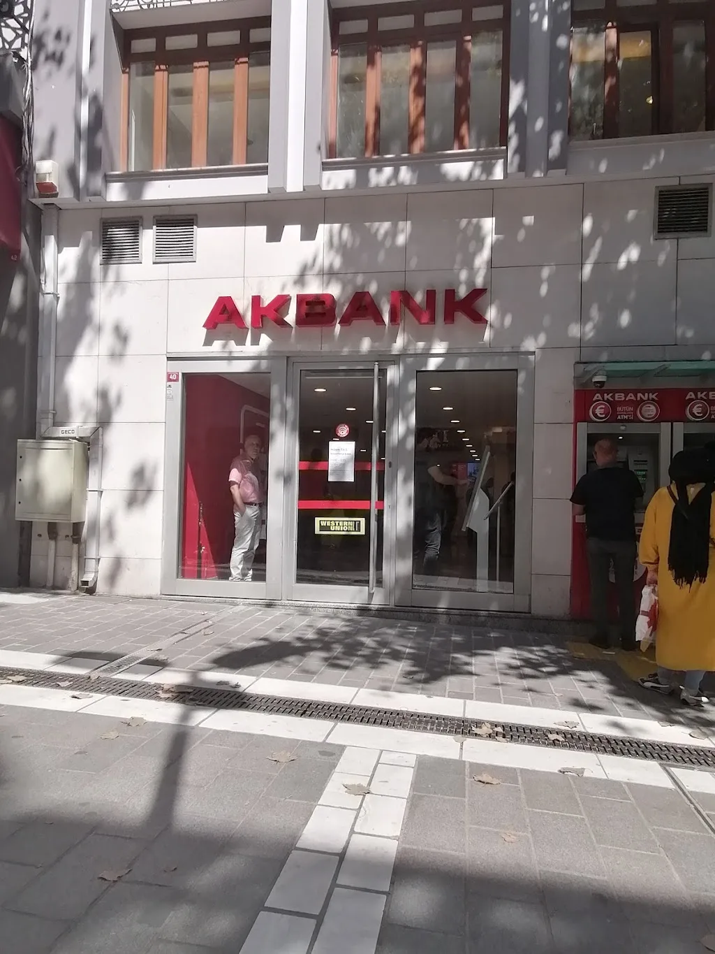 Akbank Nuruosmaniye/İst. Şubesi — Bankalar, Fatih · fotoğraf 1