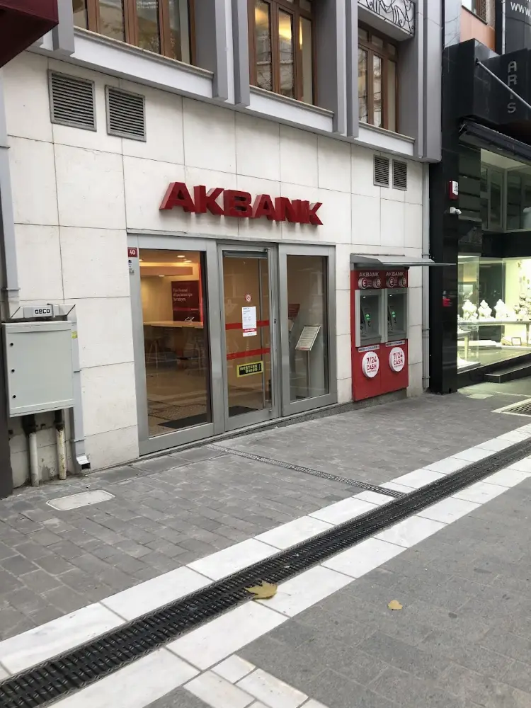 Akbank Nuruosmaniye/İst. Şubesi — Bankalar, Fatih · fotoğraf 4
