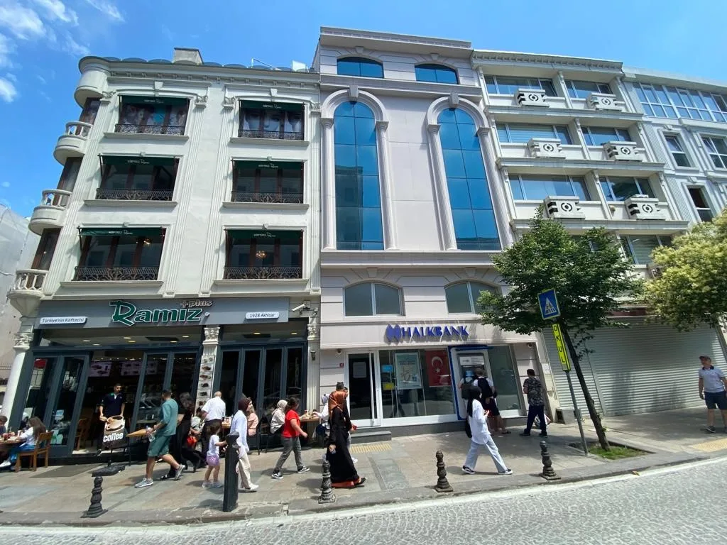 Halkbank Cağaloğlu Şubesi — Bankalar, Fatih · fotoğraf 1