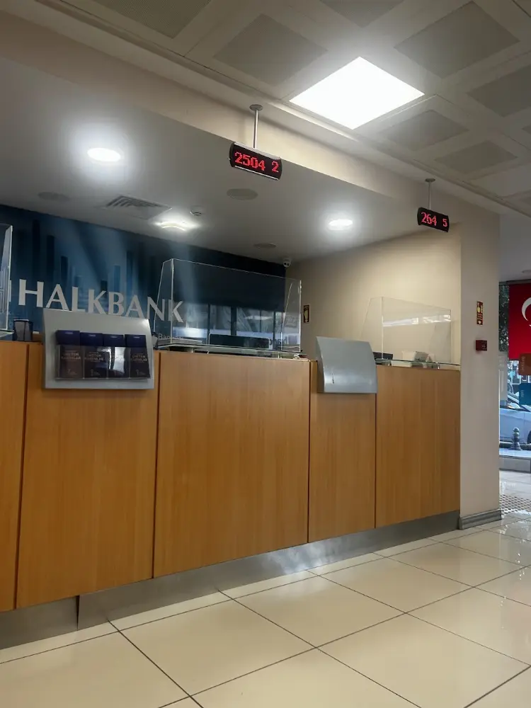 Halkbank Güngören Şubesi — Bankalar, Güngören · fotoğraf 2