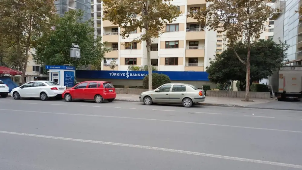 Türkiye İş Bankası Cemil Topuzlu Caddesi/İstanbul Şubesi — Bankalar, Kadıköy · fotoğraf 2