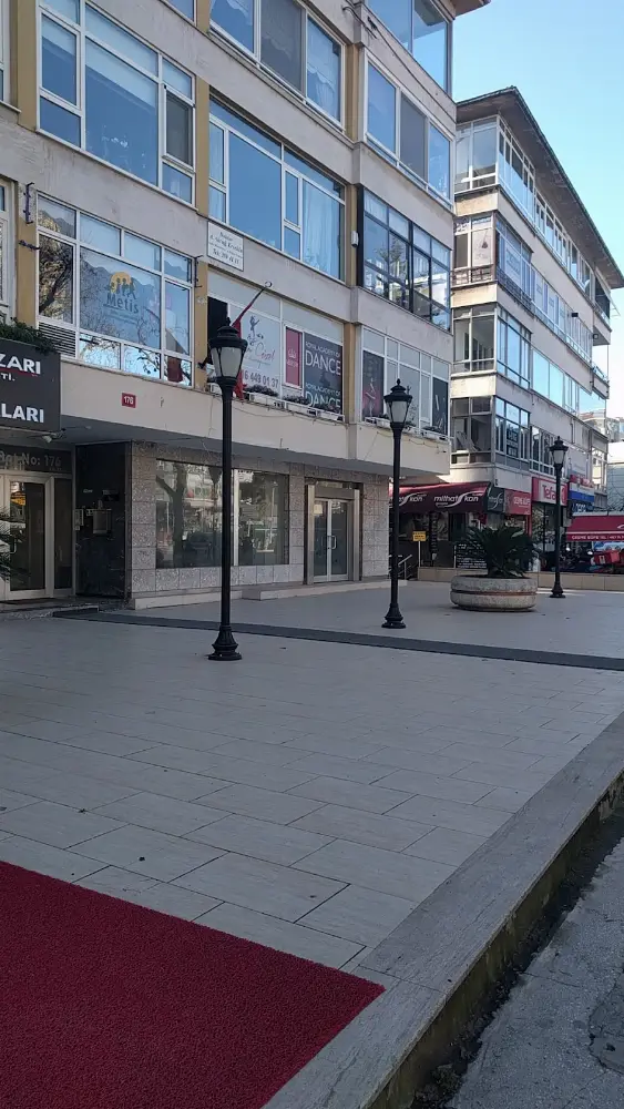 Türkiye İş Bankası Selamiçeşme/İstanbul Şubesi — Bankalar, Kadıköy · fotoğraf 3