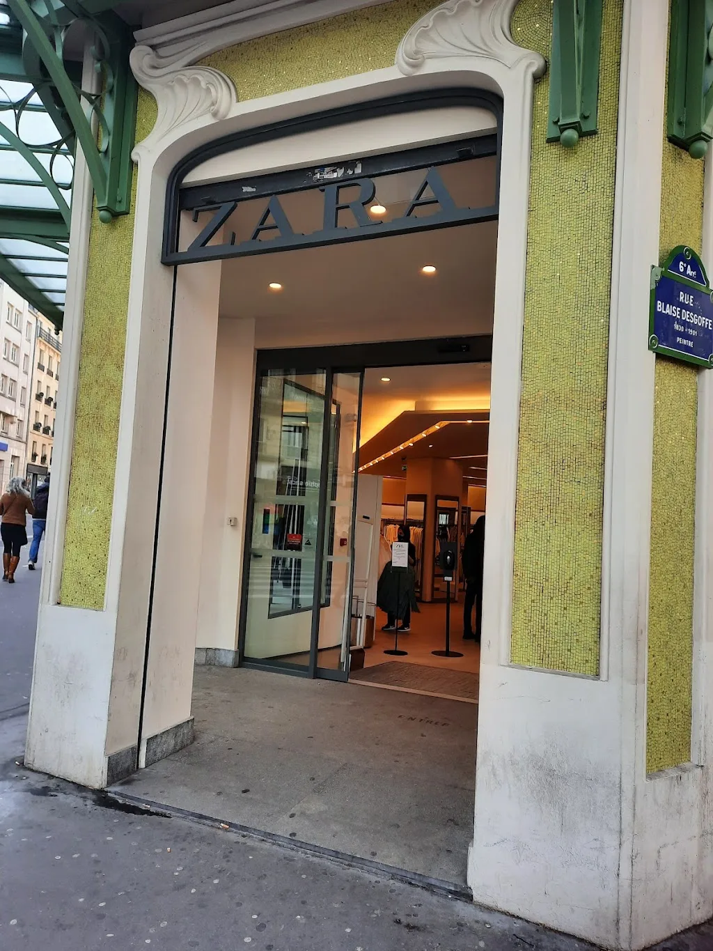 ZARA — Erkek Giyim · fotoğraf 1
