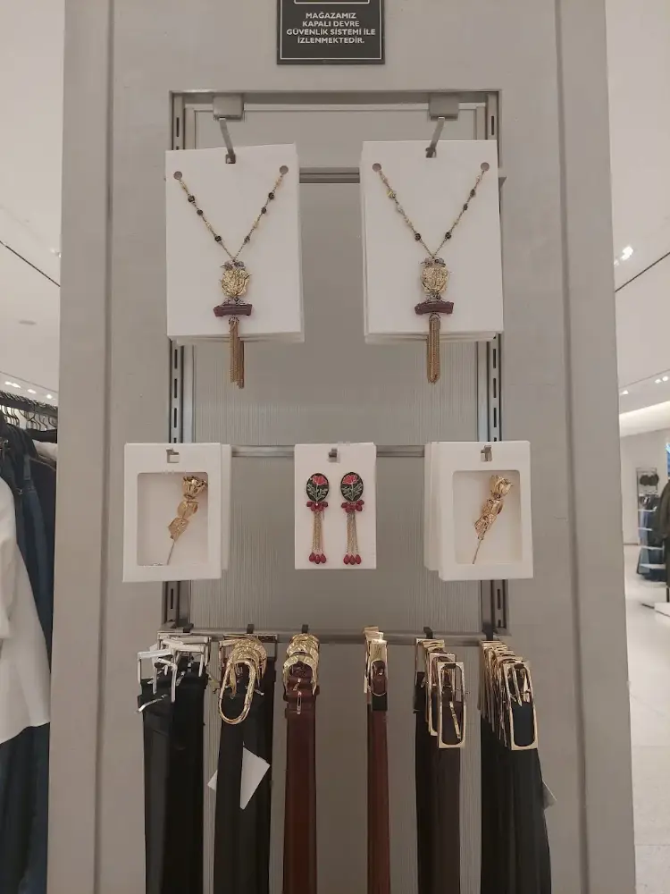 Zara — Erkek Giyim, Karşıyaka · fotoğraf 3