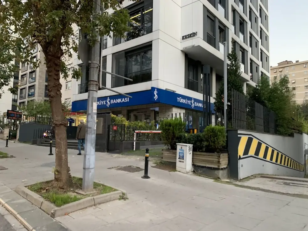 Türkiye İş Bankası Atatürk Caddesi/İstanbul Şubesi — Bankalar, Kadıköy · fotoğraf 3