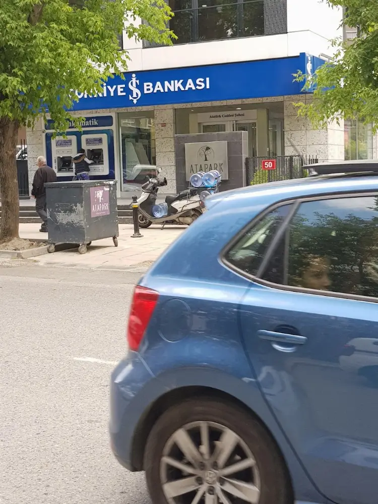 Türkiye İş Bankası Atatürk Caddesi/İstanbul Şubesi — Bankalar, Kadıköy · fotoğraf 4