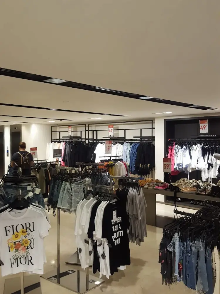 ZARA — Erkek Giyim, Konak · fotoğraf 2