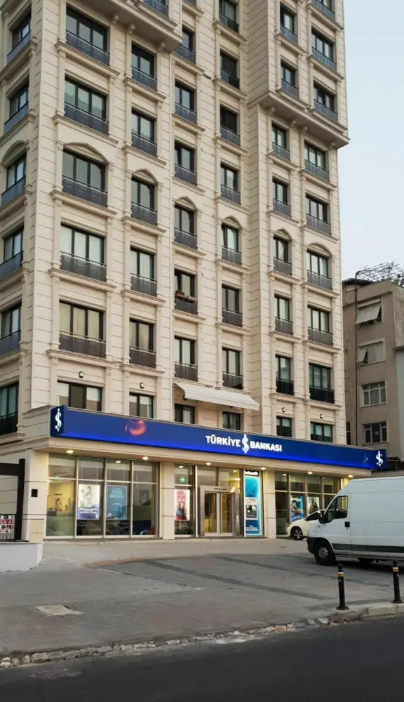 Türkiye İş Bankası Küçükçekmece/İstanbul Şubesi — Bankalar, Küçükçekmece · fotoğraf 3
