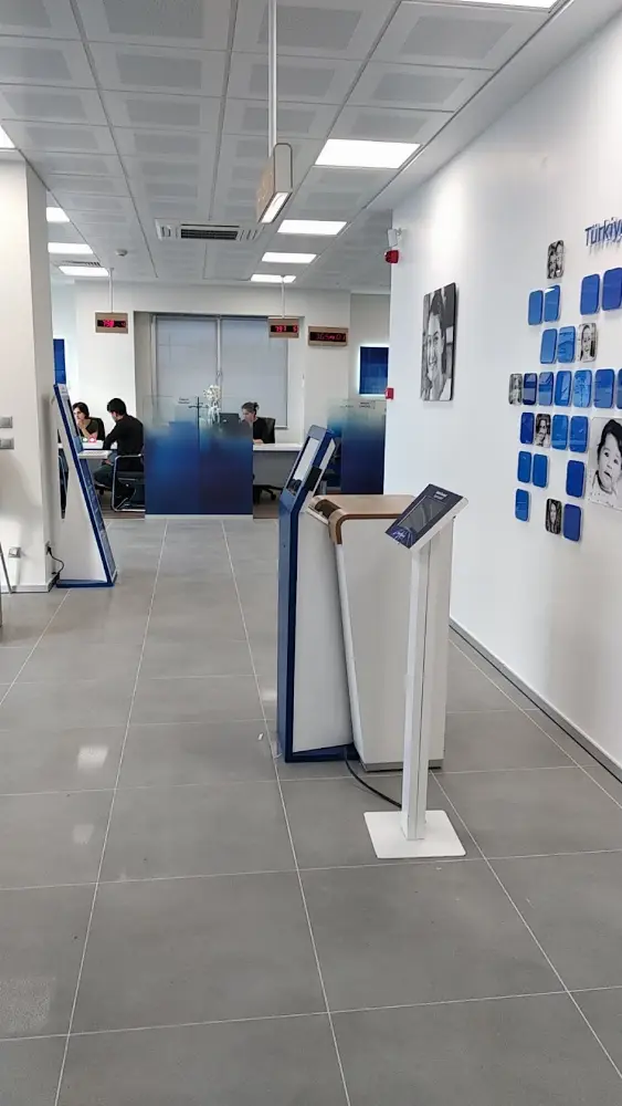 Türkiye İş Bankası Küçükçekmece/İstanbul Şubesi — Bankalar, Küçükçekmece · fotoğraf 4